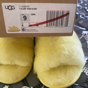 New in box Girls UGG slipper